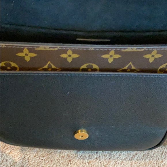 Authentic Louis Vuitton purse - Picture 11 of 15
